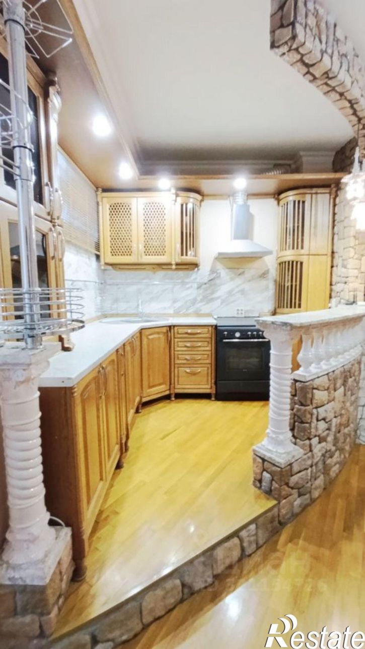 3-комн квартира Таганрог, улица Яблочкина