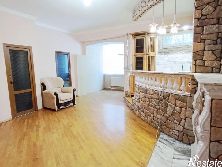 3-комн квартира Таганрог, улица Яблочкина