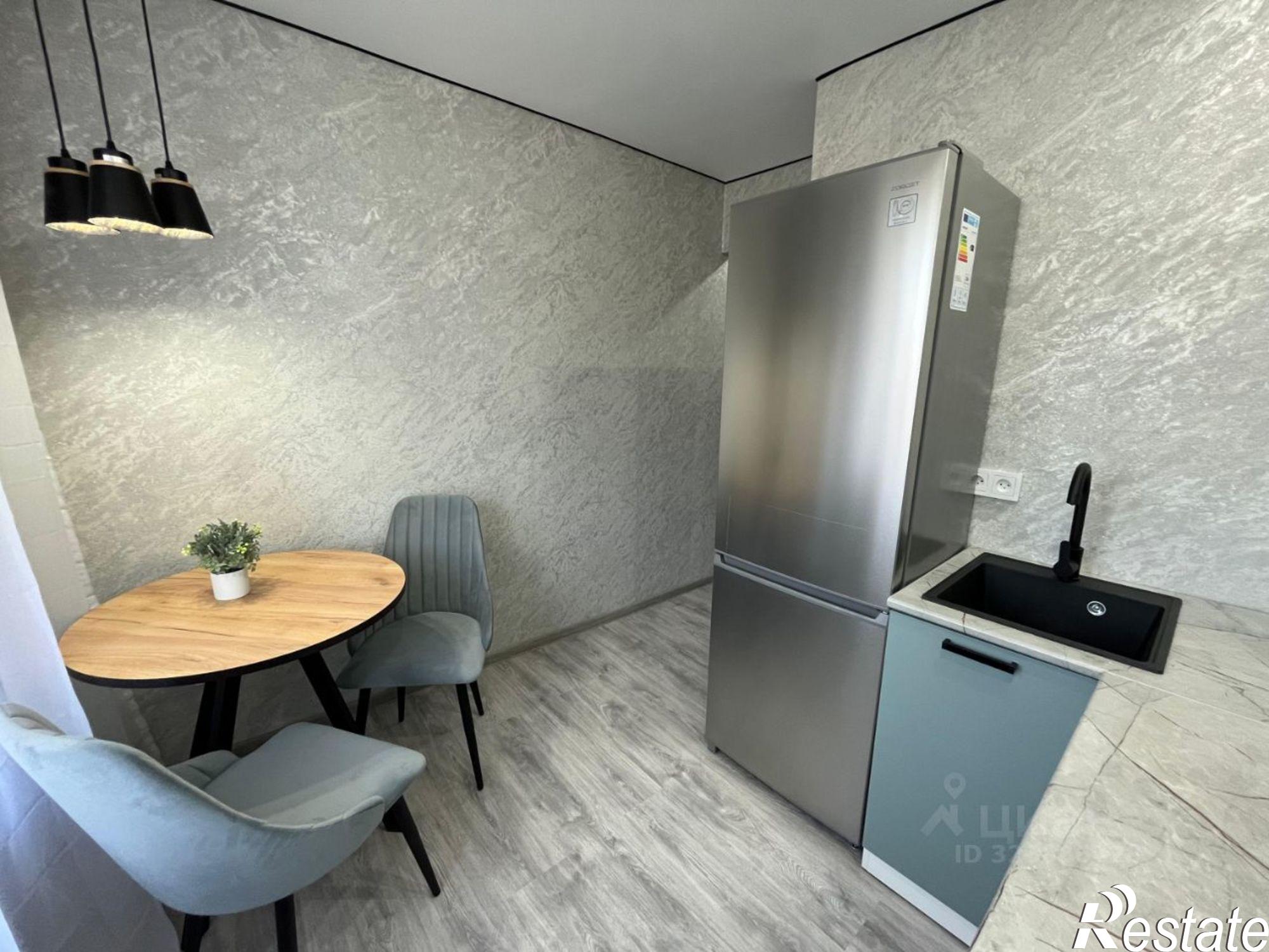 Сдать квартиру за 27 000 рублей на улица Щаденко, 57