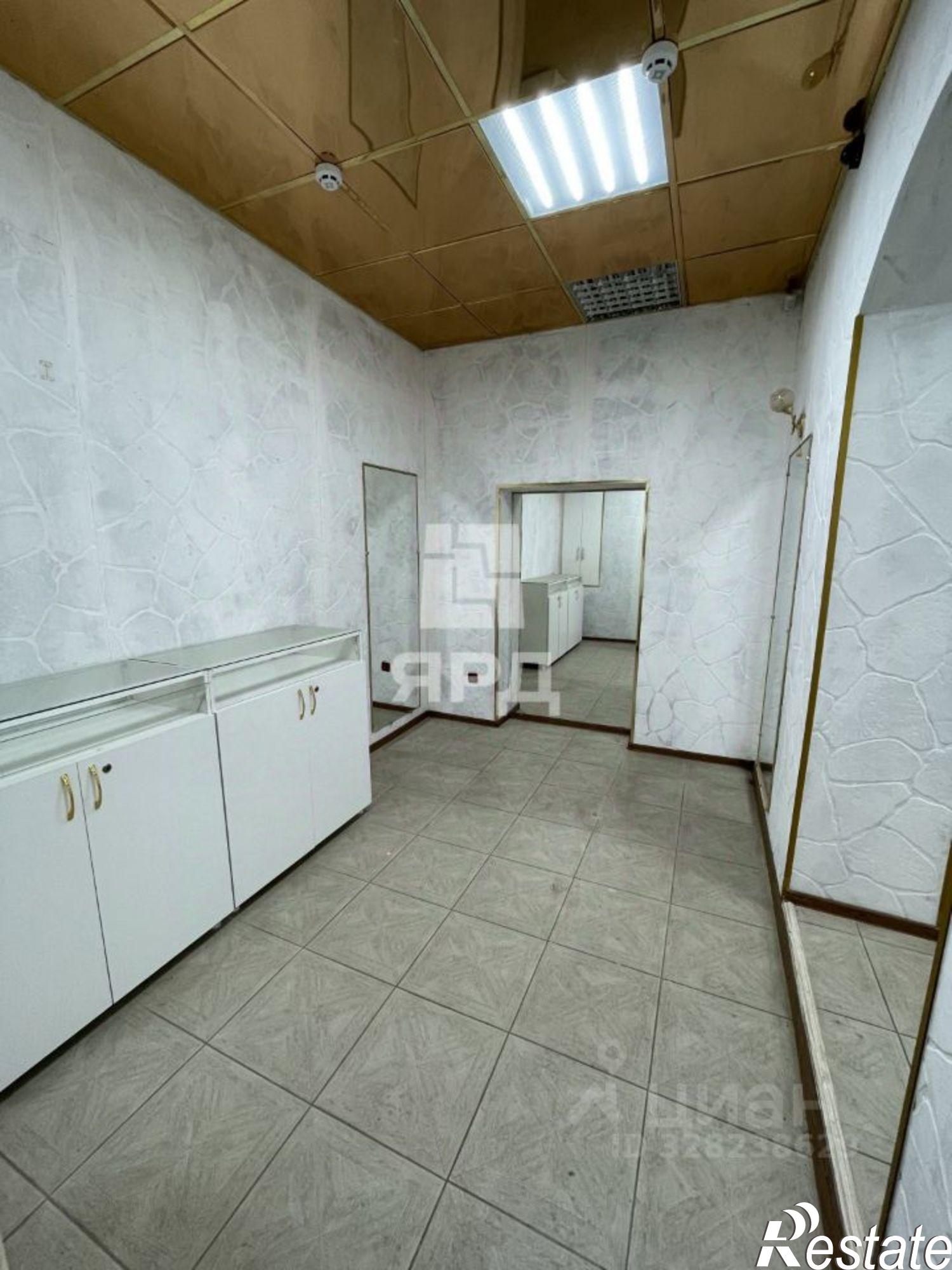 Купить торговое помещение за 2 600 010 рублей на Гоголевский пер, 34 1