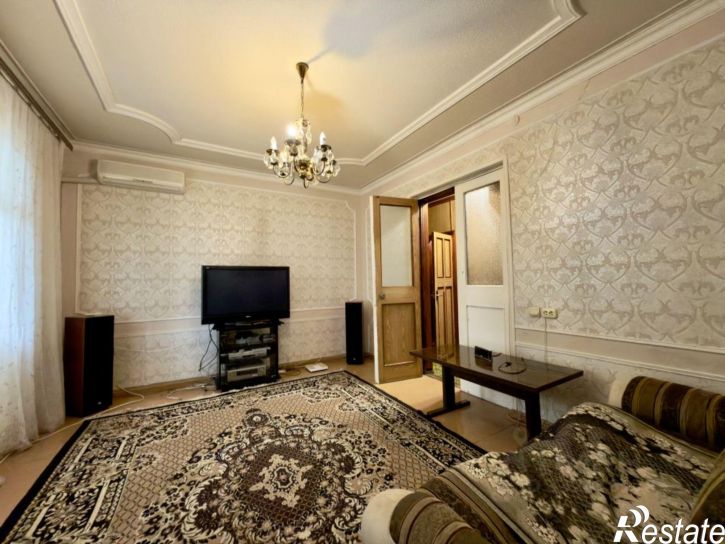 3-комн квартира ул Дзержинского, 111-12,  д. 111-12